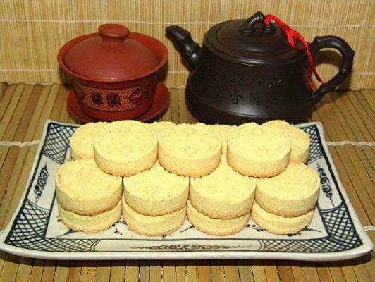 Bánh đậu xanh nhân thịt Hội An 7 Thưởng thức bánh cùng trà rất tuyệt vời!